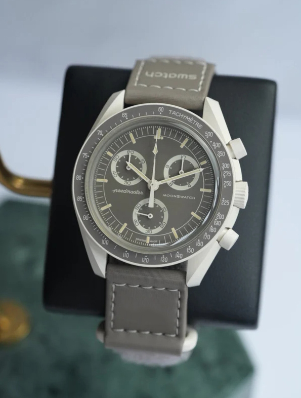 MoonSwatch Collection: Mission on Earth - Desert