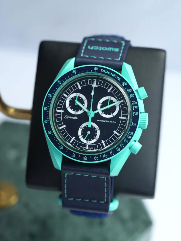 MoonSwatch Collection: Mission on Earth - Polar Lights