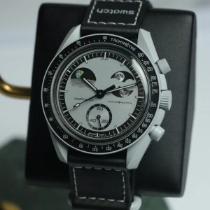 MoonSwatch Collection: Mission To EarthPhase SO33M700 (NO BOX)